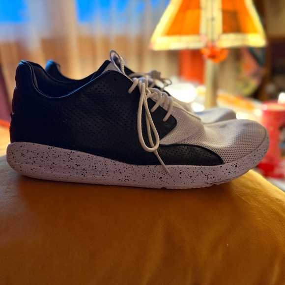 Air Jordan  Black and White‎ Eclipse Sneakers  Sz 9.5 - Picture 5 of 7